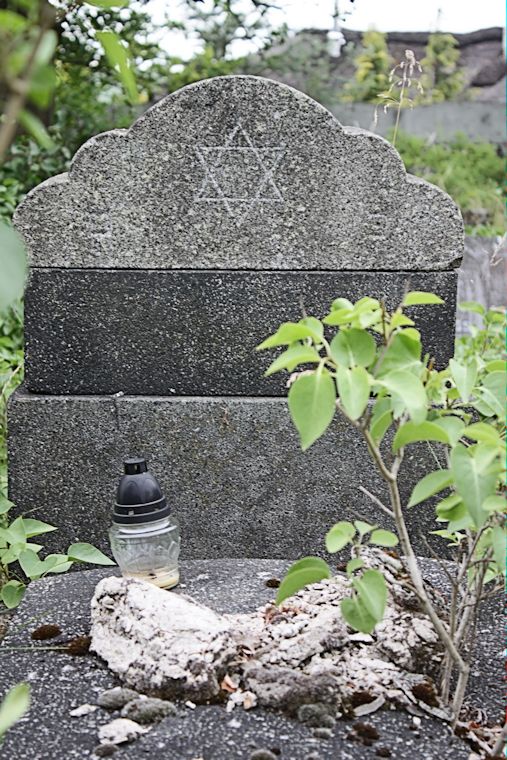 Grabstein Nummer 41 auf dem Friedhof Zasieki (Forst)