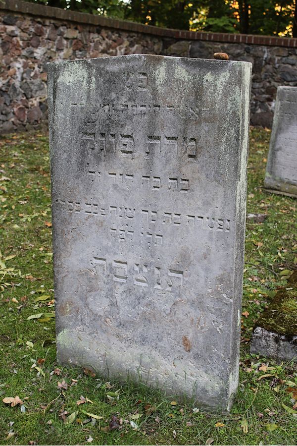 Grabstein Nummer 57 auf dem Friedhof Storkow