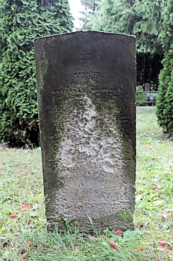 Grabstein Nummer 3 auf dem Friedhof Trebbin