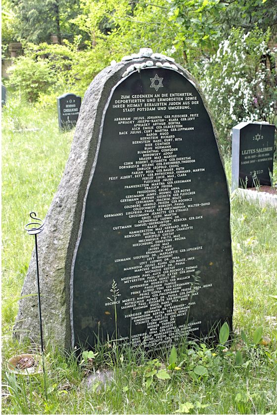 Grabstein Nummer 525 auf dem Friedhof Potsdam