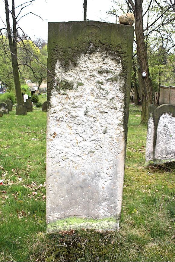 Grabstein Nummer 153 auf dem Friedhof Potsdam