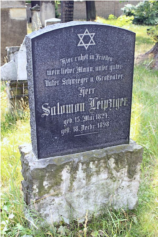 Grabstein Nummer 335 auf dem Friedhof Potsdam