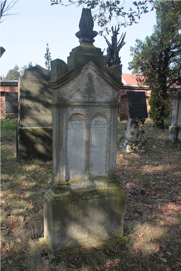 Grabstein Nummer 85 auf dem Friedhof Guben