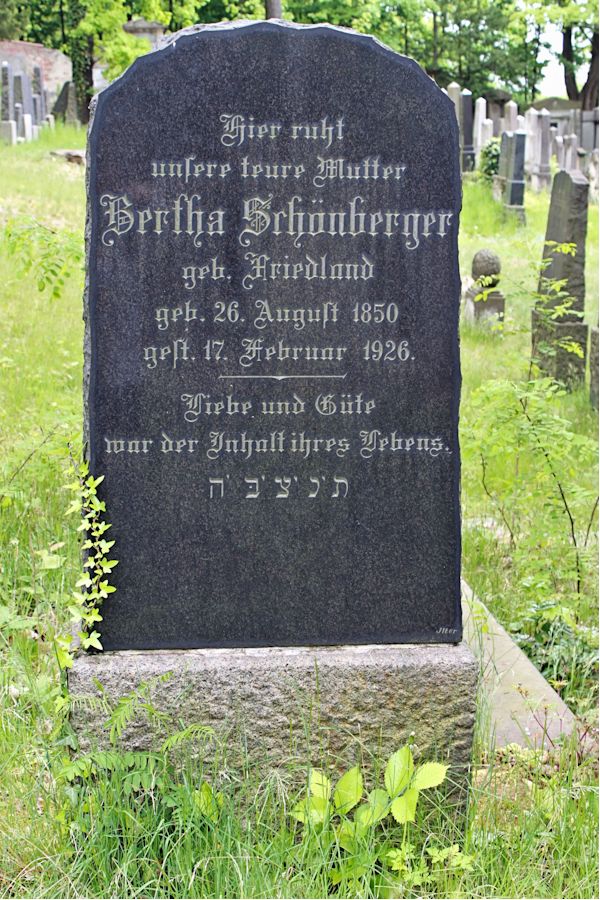 Grabstein Nummer 4762 auf dem Friedhof Potsdam