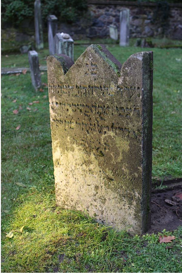 Grabstein Nummer 76 auf dem Friedhof Storkow