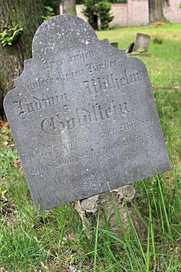 Grabstein Nummer 387 auf dem Friedhof Potsdam