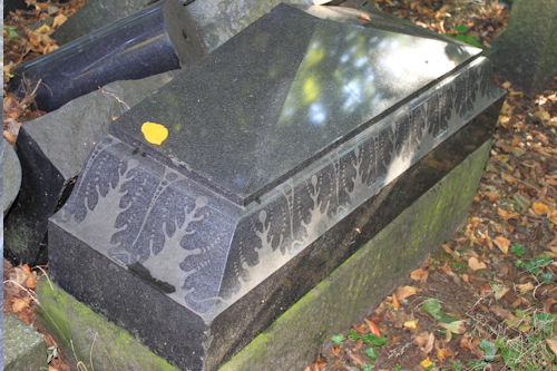 Grabstein Nummer 15 auf dem Friedhof Lindow