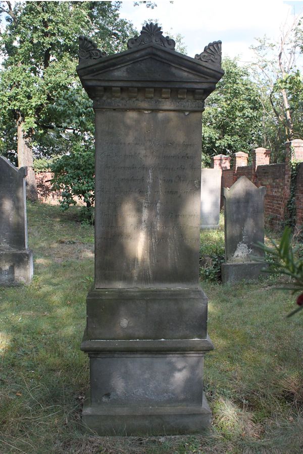 Grabstein Nummer 22 auf dem Friedhof Guben