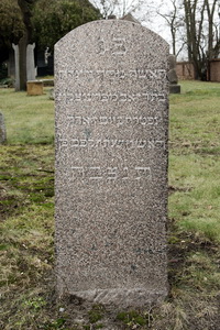 Grabstein Nummer 1 auf dem Friedhof Schwedt