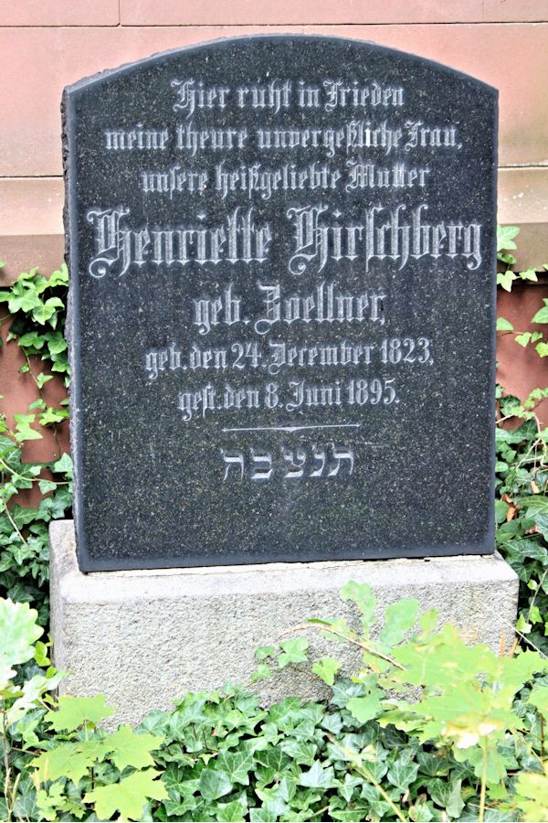 Grabstein Nummer 4564 auf dem Friedhof Potsdam
