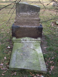 Grabstein Nummer 35 auf dem Friedhof Schwedt