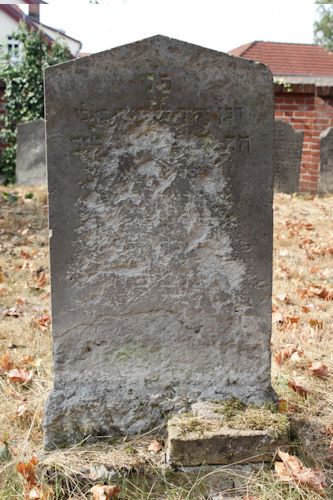 Grabstein Nummer 20 auf dem Friedhof Beelitz