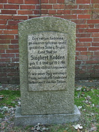 Grabstein Nummer 5 auf dem Friedhof Rathenow