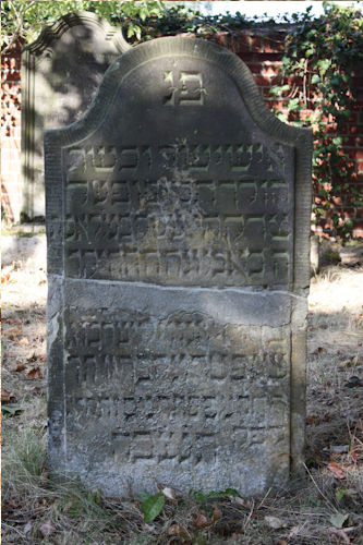 Grabstein Nummer 25 auf dem Friedhof Beelitz