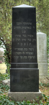 Grabstein Nummer 102 auf dem Friedhof Schwedt
