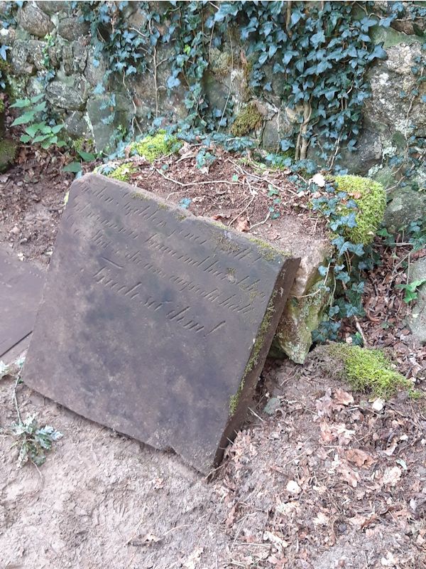Grabstein Nummer 13 auf dem Friedhof Beeskow