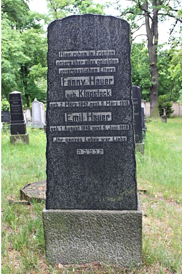 Grabstein Nummer 377 auf dem Friedhof Potsdam