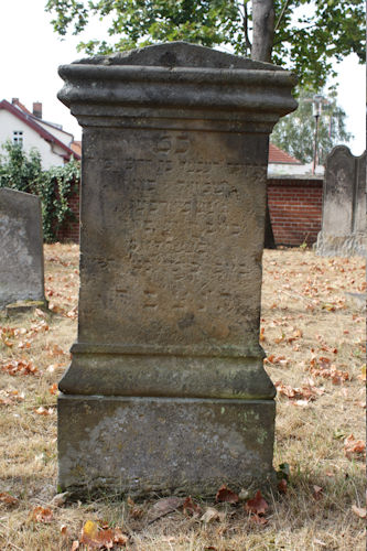 Grabstein Nummer 30 auf dem Friedhof Beelitz