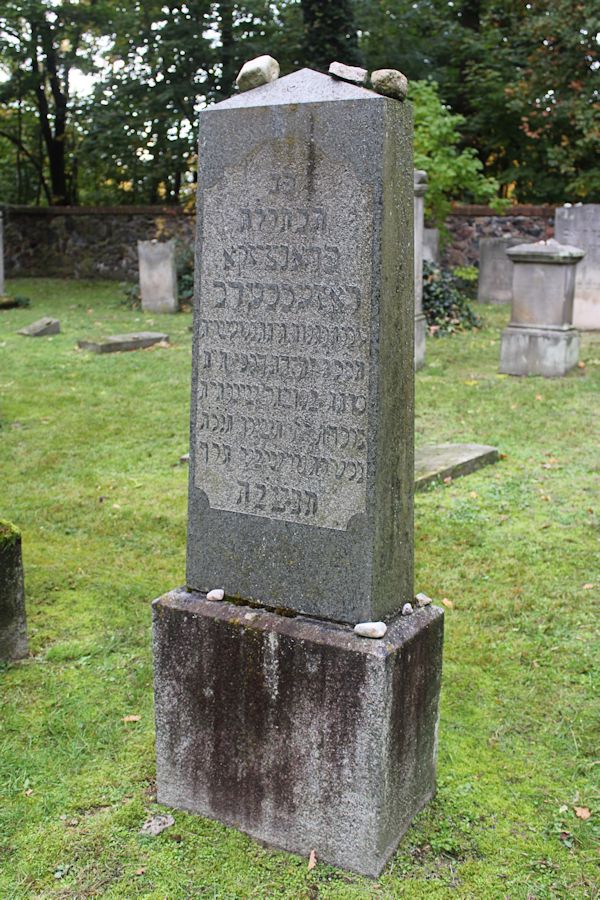 Grabstein Nummer 90 auf dem Friedhof Storkow