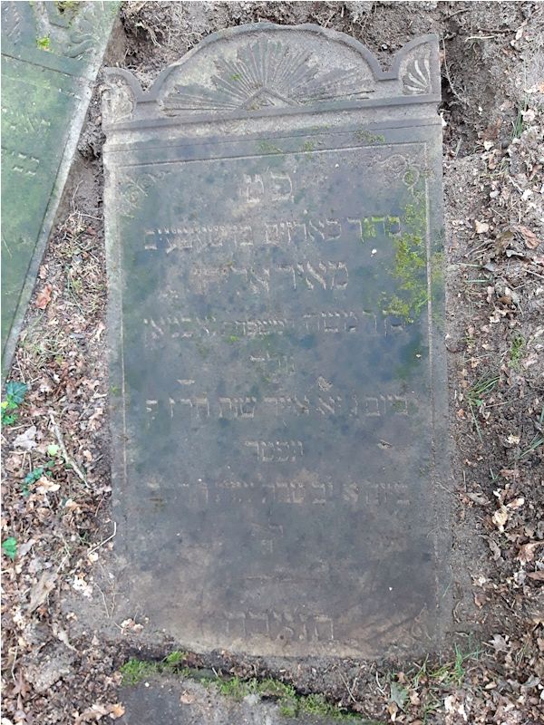 Grabstein Nummer 15 auf dem Friedhof Beeskow