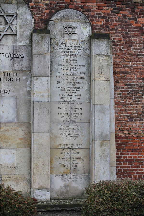 Grabstein Nummer 63 auf dem Friedhof Brandenburg