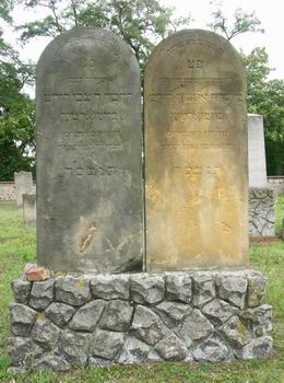 Grabstein Nummer 16 auf dem Friedhof Wriezen
