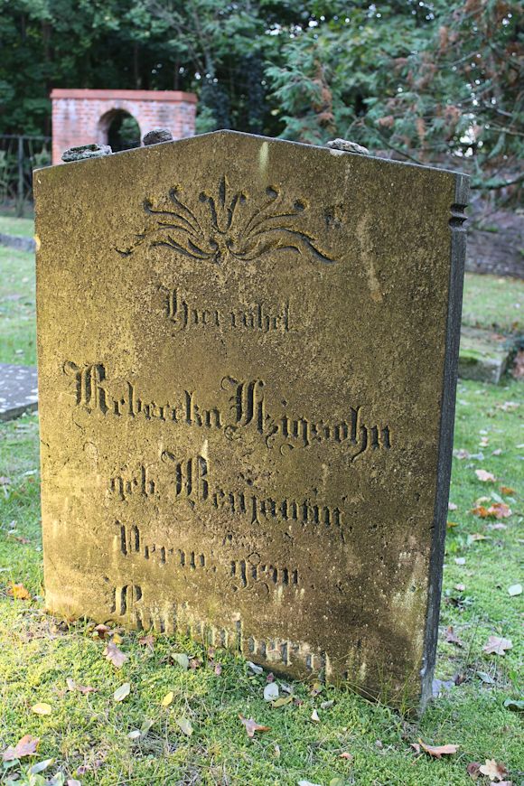 Grabstein Nummer 80 auf dem Friedhof Storkow