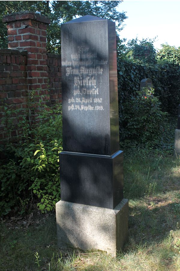 Grabstein Nummer 49 auf dem Friedhof Guben