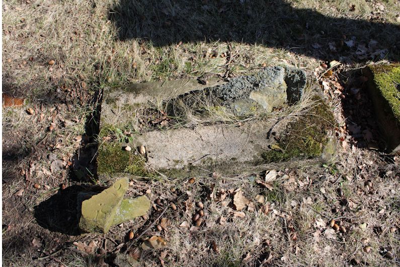 Grabstein Nummer 26 auf dem Friedhof Groß Neuendorf