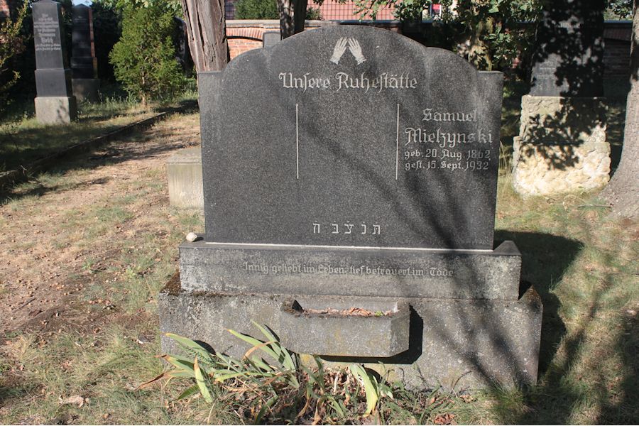 Grabstein Nummer 104 auf dem Friedhof Guben