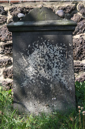 Grabstein Nummer 2 auf dem Friedhof Meinsdorf