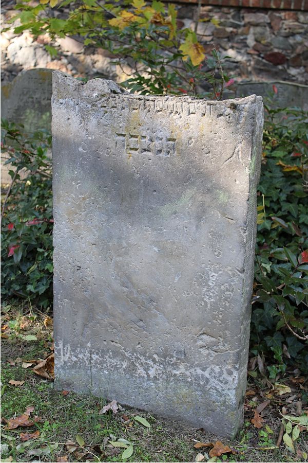 Grabstein Nummer 41 auf dem Friedhof Storkow