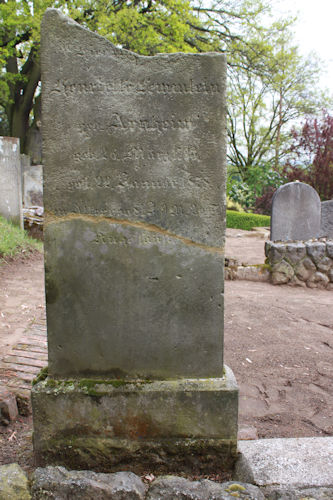 Grabstein Nummer 14 auf dem Friedhof Oderberg