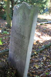 Grabstein Nummer 12 auf dem Friedhof Lindow