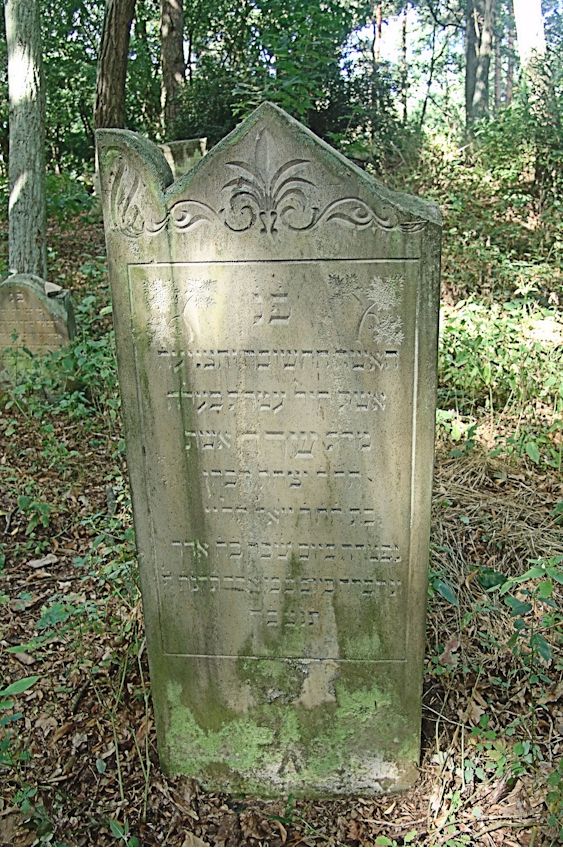 Grabstein Nummer 23 auf dem Friedhof Trzciel (Tirschtiegel)