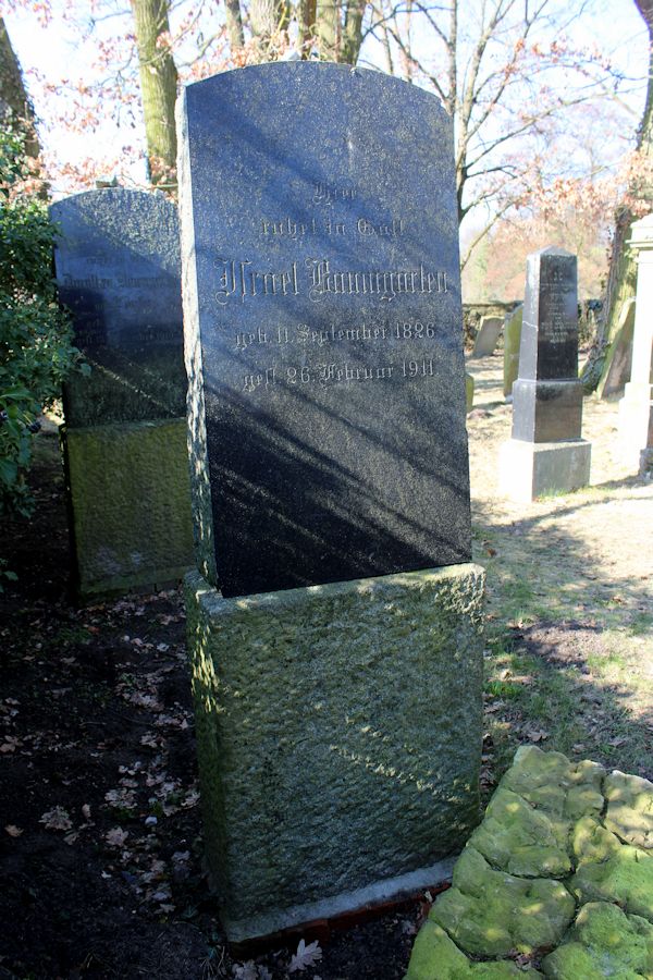 Grabstein Nummer 34 auf dem Friedhof Groß Neuendorf