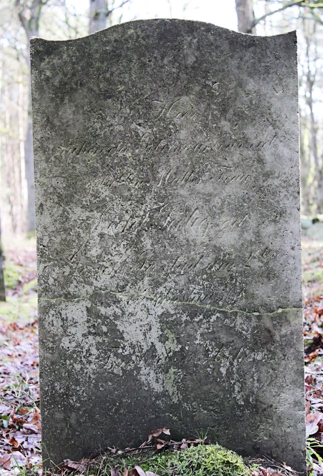 Grabstein Nummer 4 auf dem Friedhof Bledzew (Blesen)