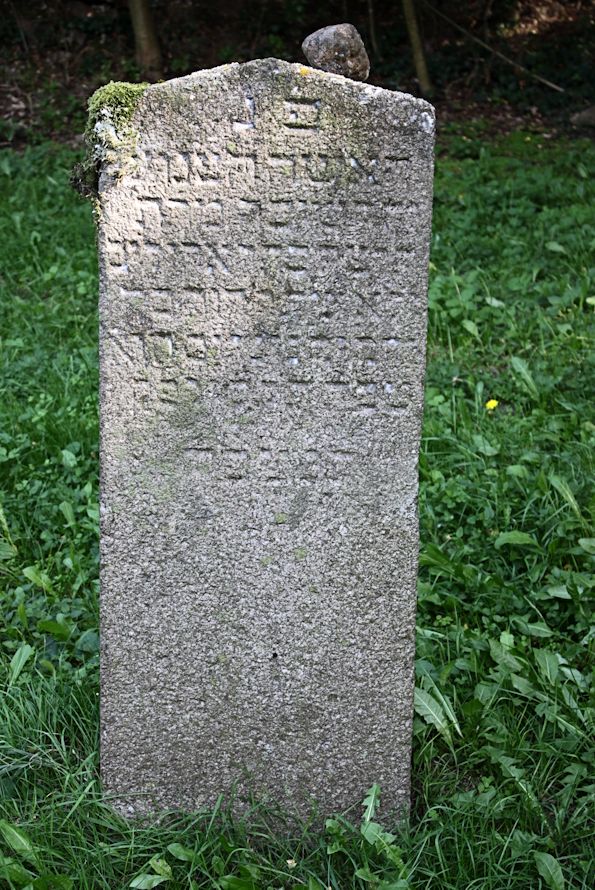 Grabstein Nummer 5 auf dem Friedhof Cedynia (Zehden)