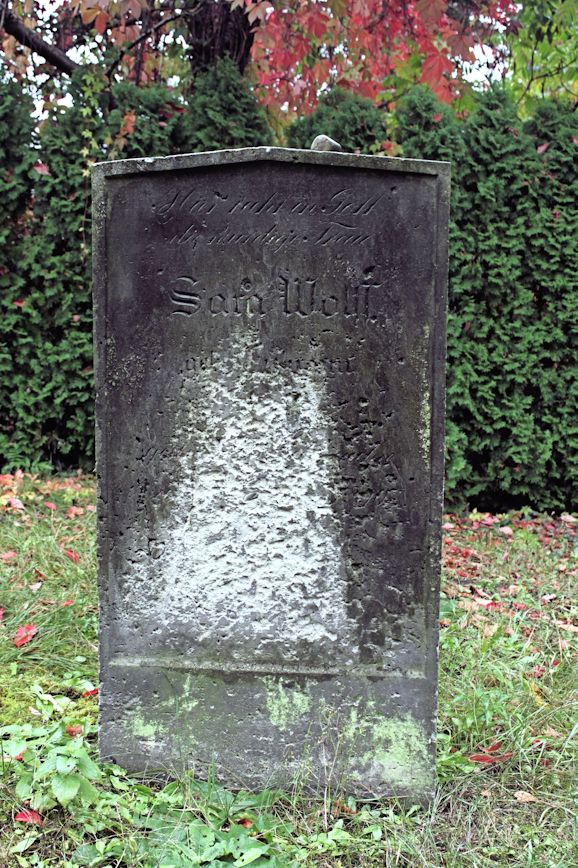 Grabstein Nummer 4 auf dem Friedhof Trebbin