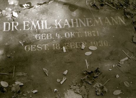 Grabstein Nummer 2012 auf dem Friedhof Frankfurt/Oder