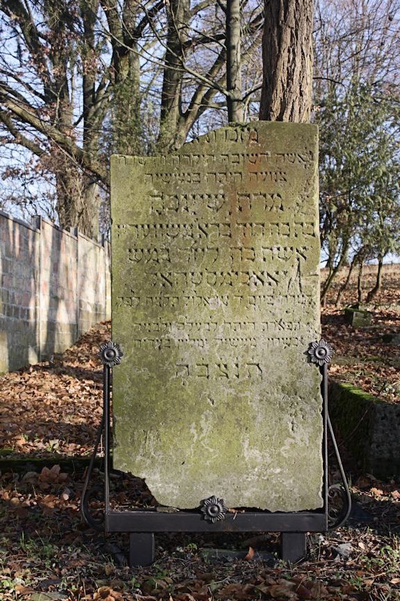 Grabstein Nummer 6 auf dem Friedhof Witnica (Vietz)