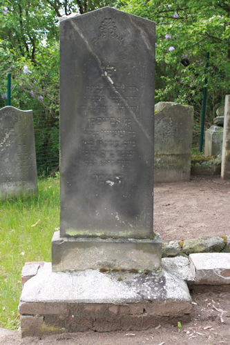 Grabstein Nummer 13 auf dem Friedhof Oderberg