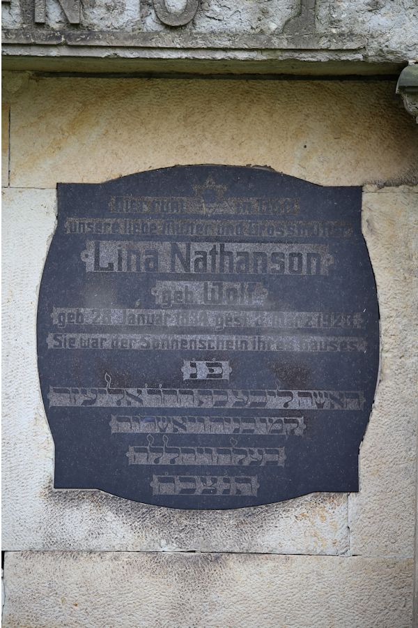 Grabstein Nummer 122 auf dem Friedhof Brandenburg