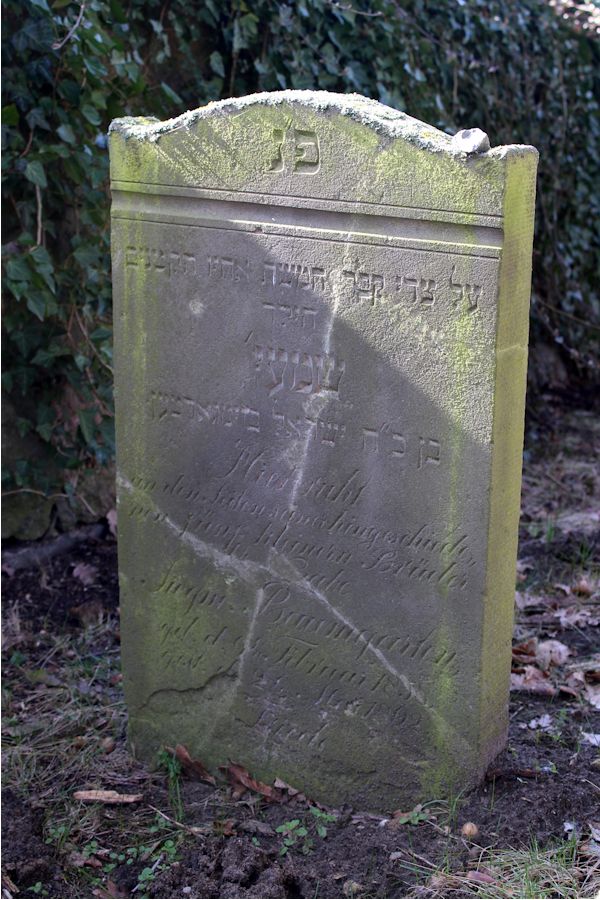 Grabstein Nummer 15 auf dem Friedhof Groß Neuendorf