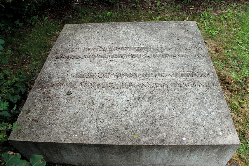 Grabstein Nummer 22 auf dem Friedhof Neuruppin
