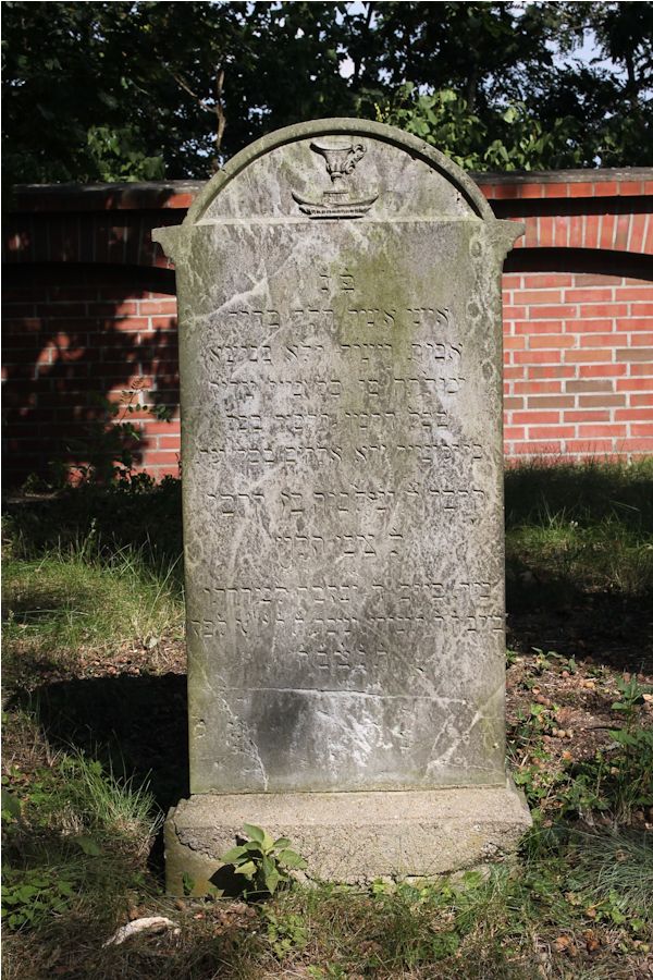 Grabstein Nummer 5 auf dem Friedhof Guben