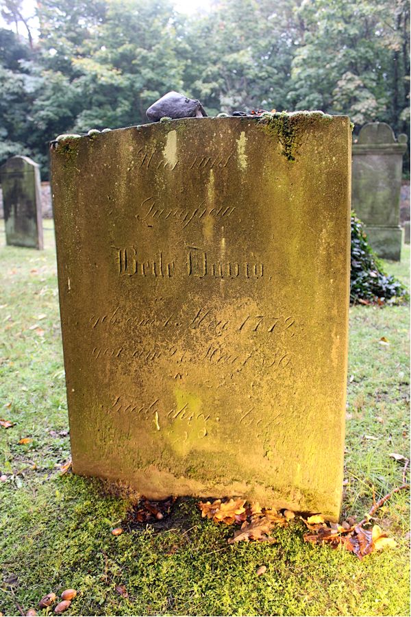 Grabstein Nummer 25 auf dem Friedhof Storkow