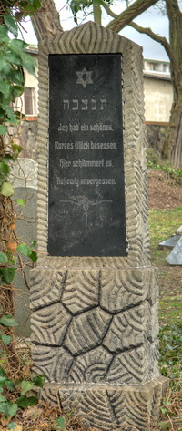 Grabstein Nummer 65 auf dem Friedhof Schwedt