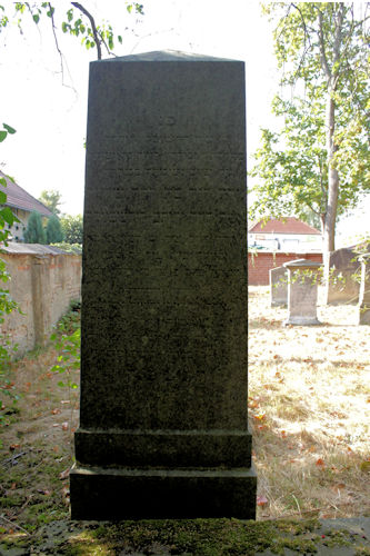 Grabstein Nummer 47 auf dem Friedhof Beelitz