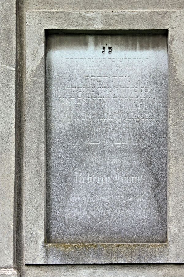 Grabstein Nummer 4533 auf dem Friedhof Potsdam